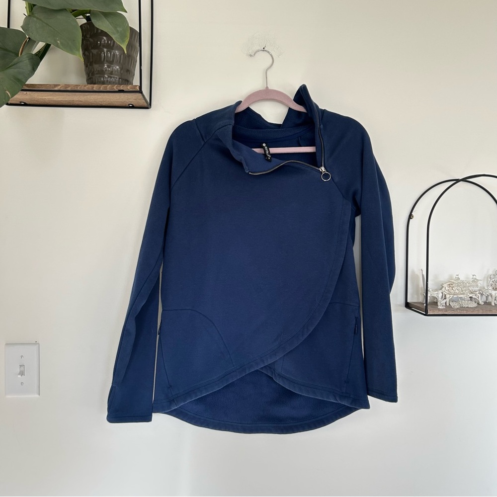 Athleta Woman’s Blue Cozy Karma Asymmetrical Pullover Sweatshirt Top Size Small